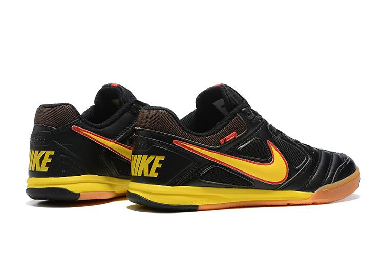 Chuteira Nike Supreme SB Gato IC