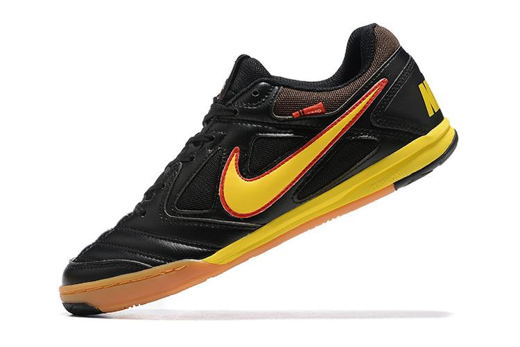 Chuteira Nike Supreme SB Gato IC