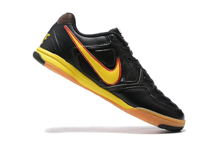 Chuteira Nike Supreme SB Gato IC